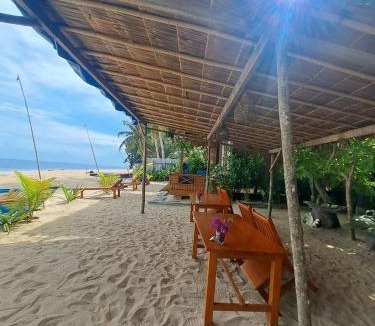 Banda Islands Resort | Pantai Naama Bungalow