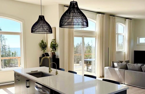 Clam Bay House | Panthers Pad and Tiger Den with two Hot Tubs