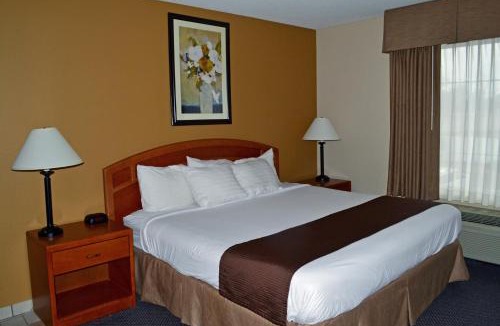 Paola Hotel | Paola Inn and Suites