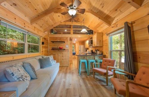 Lookout Valley Neighborhood Association House | Papa Cabin Tiny Log Home Comfort In Rustic Bliss