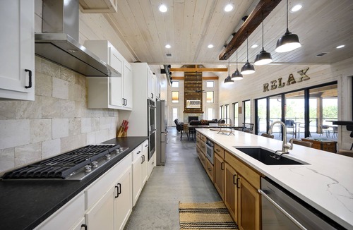 Broken Bow Cabin | Papa Casa- 7bd with Pool and 2 Hot tubs