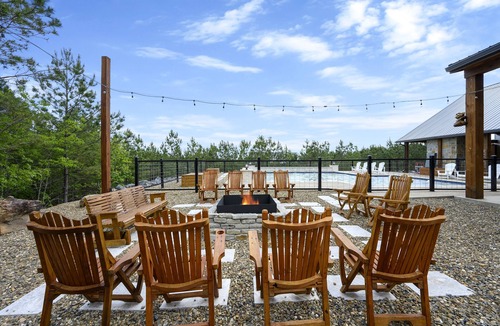 Broken Bow Cabin | Papa Casa- 7bd with Pool and 2 Hot tubs