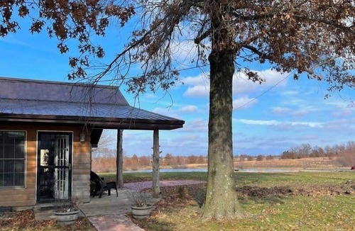 Olney House | Papa's Cabin - 40 acres & 5 acre lake!