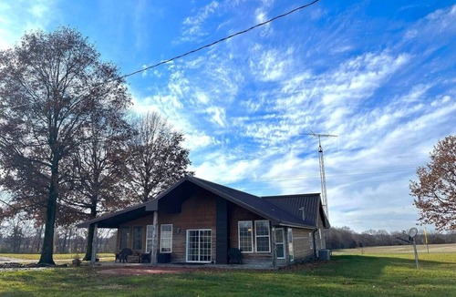 Olney House | Papa's Cabin - 40 acres & 5 acre lake!