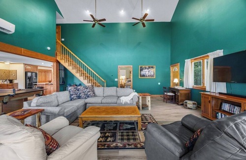 Dundee House | Papa`s Paradise: private lake home with pool table