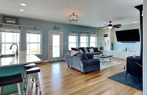 Bayside House | Papa's Place | Bayfront, Pet Friendly, Private Dock, Pool + Firepit!