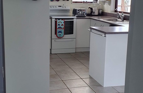 Ngunguru Cottage | Papaka Bach - Awesome Waterfront Location