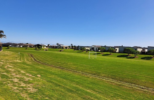 Papamoa Beach Apartment | Papamoa Beach Warm Modern & Secure Local Apartment