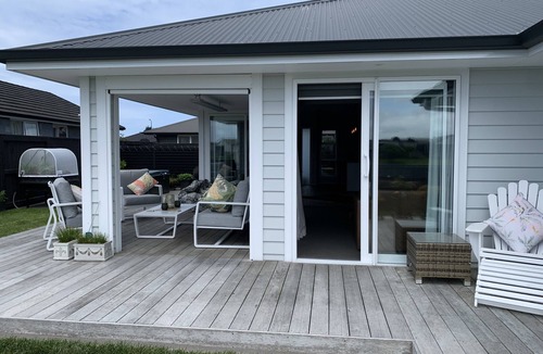 Papamoa Beach House | Papamoa Paradise – Sun, Sand & Style!