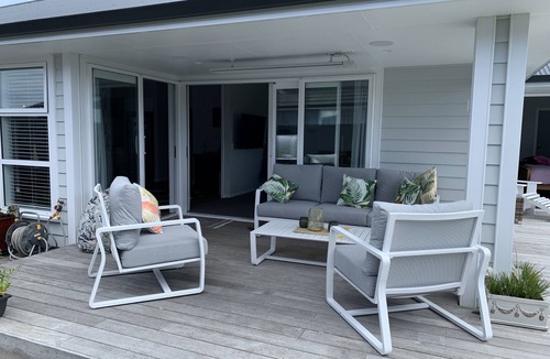 Papamoa Beach House | Papamoa Paradise – Sun, Sand & Style!