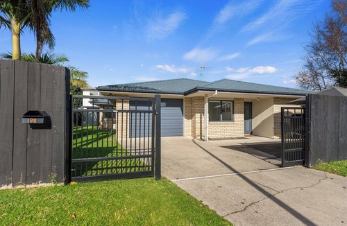 Papamoa Beach House | Papamoa Waves - Seaside Getaway