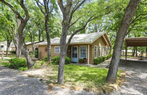Chico House | Papas Lakefront Hideaway