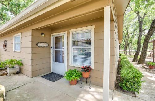 Chico House | Papas Lakefront Hideaway