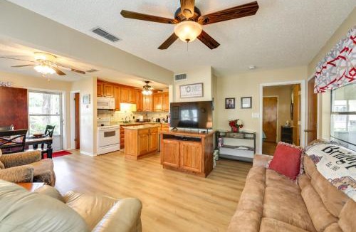 Chico House | Papas Lakefront Hideaway