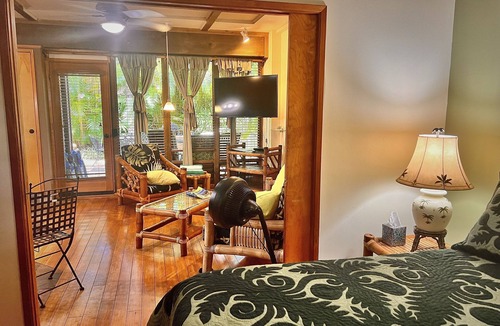 Kihei Bed & Breakfast | Papaya Suite