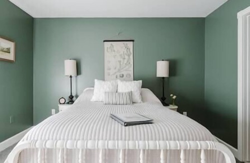 Huntington Mills Bed & Breakfast | Paper Mill Pines Bed and Breakfast: The Sequoia Room
