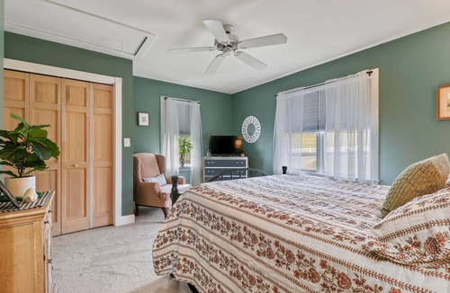 Huntington Mills Bed & Breakfast | Paper Mill Pines Bed and Breakfast: The Sequoia Room