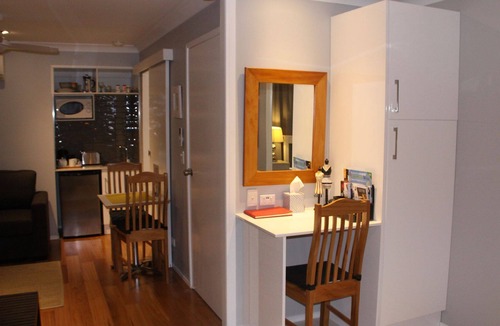 Chapel Hill House | Paperbark Bed & Breakfast