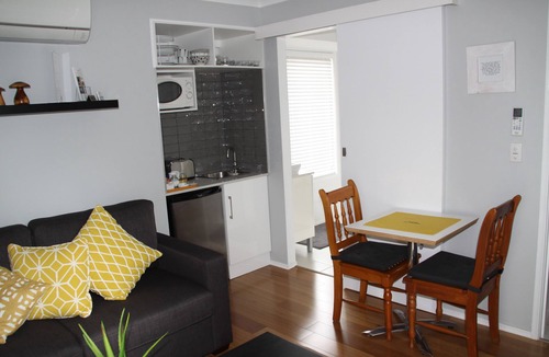 Chapel Hill Bed & Breakfast | Paperbark Bed & Breakfast