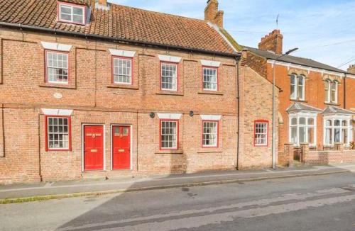 Barrow upon Humber House | Papist Hall Cottages