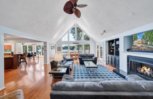 North Shore House | Pappy's Place - Lakefront home with private dock