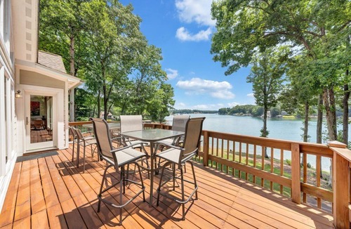 North Shore House | Pappy's Place - Lakefront home with private dock
