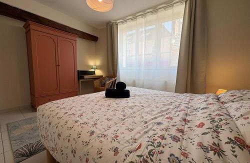 Saint-Martin-de-Brethencourt Apartment | Papyrus - Village Center Apartment 4 Guests