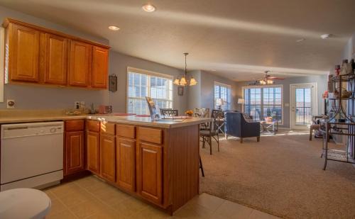 Branson West Apartment | Par View Vista Condo