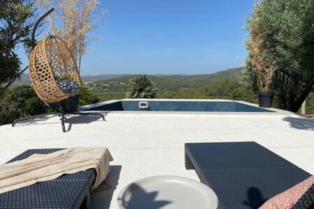 La Bisbal del Penedes Villa | Para 12: piscina, BBQ, calma y café con vistas