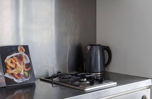 East Melbourne Apartment | Parade Place A Central Balcony Stay