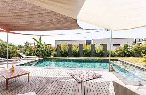 Lehon House | Paradis - Maison en bois avec piscine