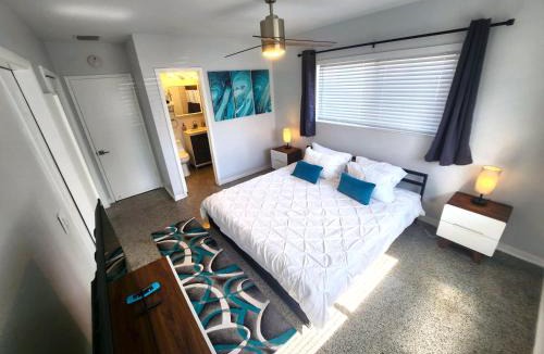 Deerfield Beach House | Paradise Awaits! Beach, King Bed, Private Yard & Workspace