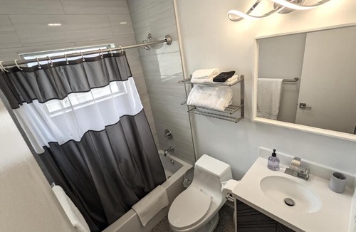 Deerfield Beach House | Paradise Awaits! Beach, King Bed, Private Yard & Workspace