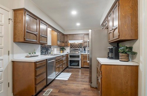 South Tulsa House | Paradise awaits. Southern Hills/ORU/River Spirit