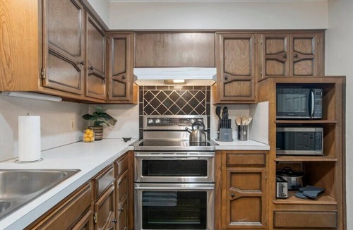 South Tulsa House | Paradise awaits. Southern Hills/ORU/River Spirit