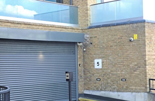 Bracknell Apartment | PARADISE AWAY FROM HOME