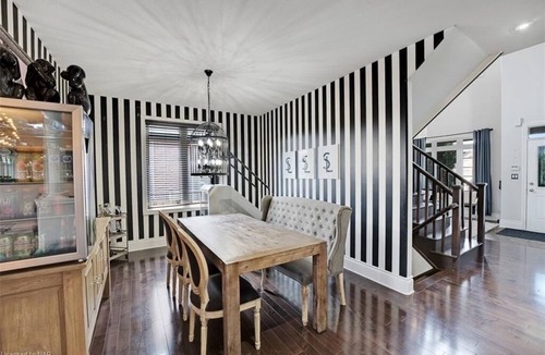 Niagara Falls House | Paradise by the Falls