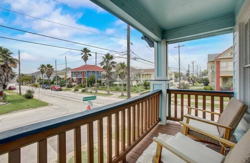 San Jacinto House | Paradise By The Pier