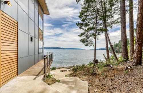 Brinnon House | Paradise Cove Retreat