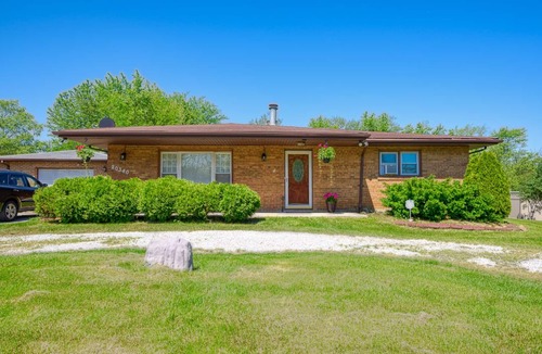 Forestview House | Paradise Estates is a tranquil ranch style home close to walking trail, shopping
