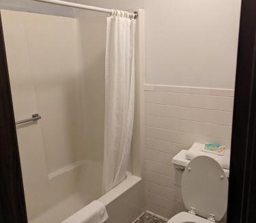 Red Lake Falls Hotel | Paradise Falls Motel