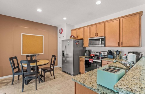 Veranda Palms House | Paradise Falls Stay for 13