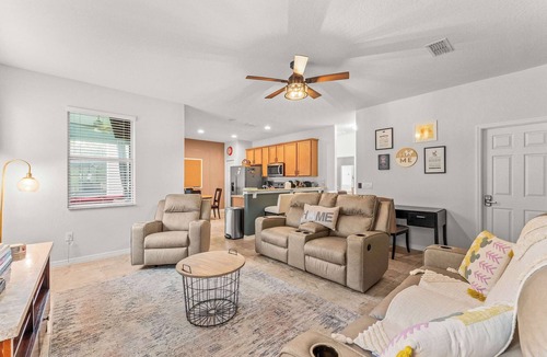 Veranda Palms House | Paradise Falls Stay for 13