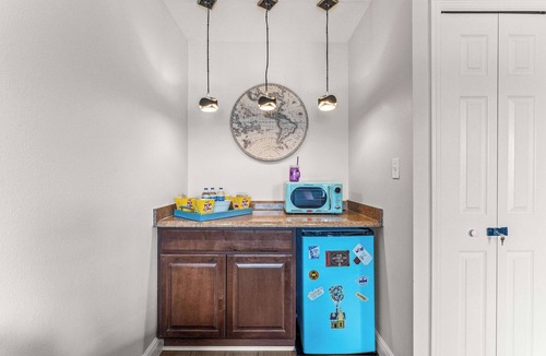 Veranda Palms House | Paradise Falls Stay for 13
