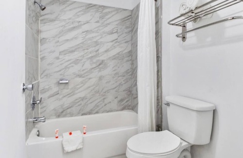 Ingleside Hotel | Paradise Found! Swimming Pool, Free Breakfast, Free Parking!