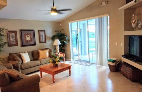 Eagle Pointe South House | Paradise Found