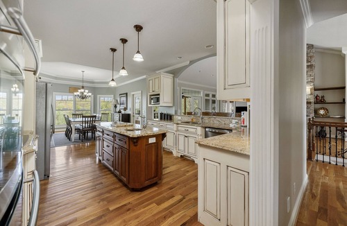 Smithville Ski Chalet | Paradise Inn (Dog-Friendly)