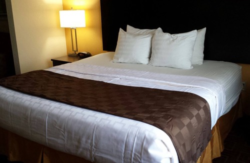 Towanda Hotel | Paradise Inn & Suites