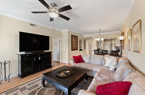 Highland Lake Estates Condo | Paradise Island - 2BR/2BA Condo with Epic Views of Lake and Pool