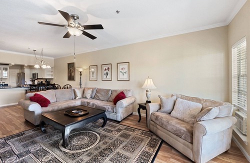 Highland Lake Estates Condo | Paradise Island - 2BR/2BA Condo with Epic Views of Lake and Pool